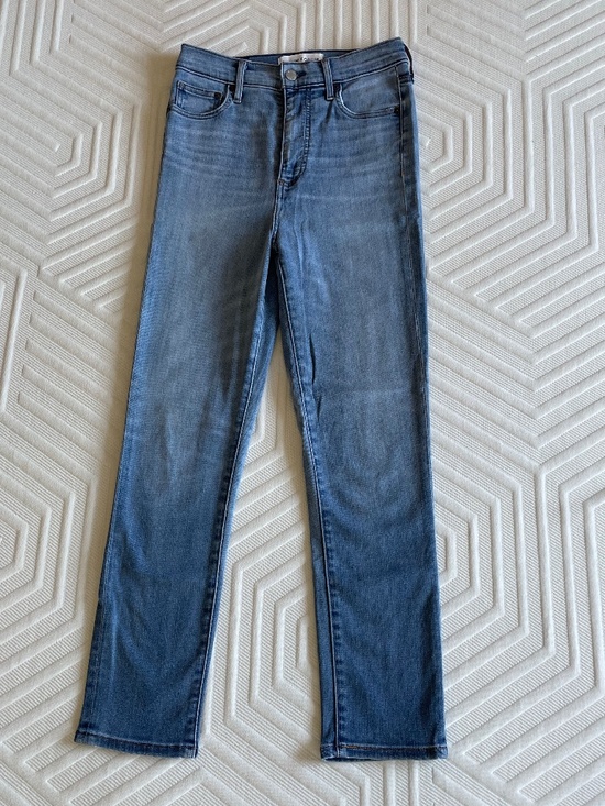 Denim Forum Denim - Aritzia Denim Forum, Lola high rise skinny crop jean 28W Medium to Light Blue
